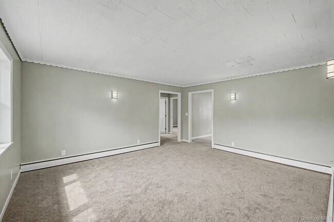 Building Photo - 2585 State Rte 55