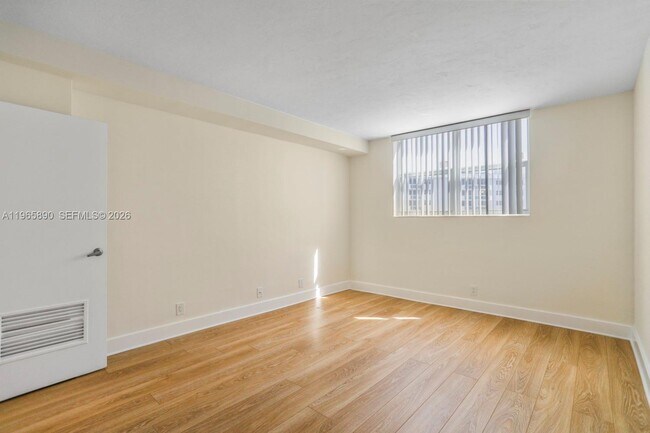 Building Photo - 3000 S Ocean Dr