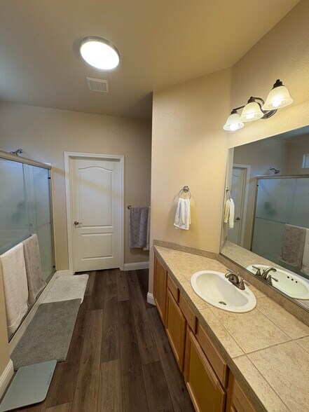 Building Photo - 4888 Lofty Oak Dr
