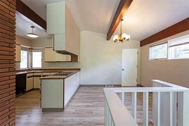 Building Photo - 640 Woodworth Ave