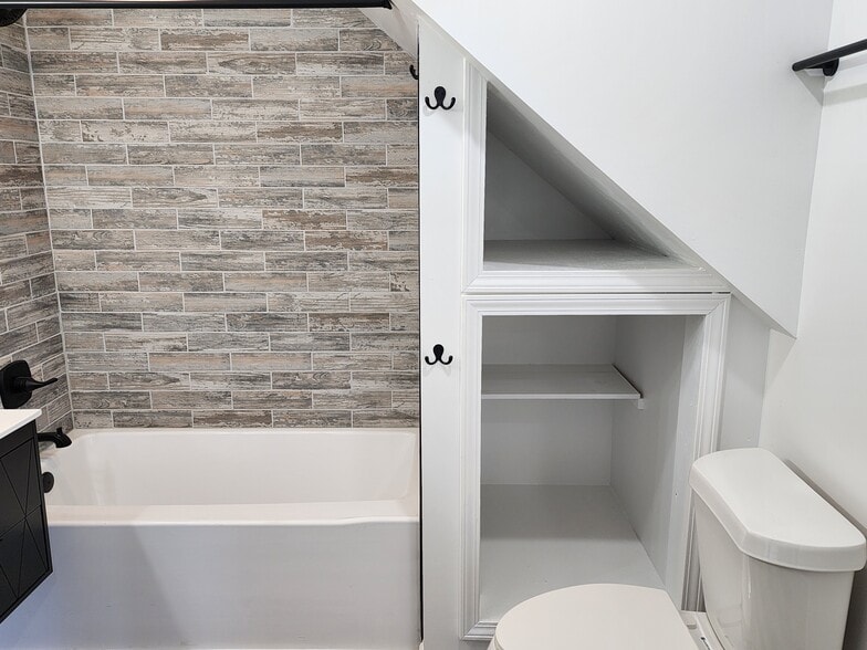 Building Photo - 509 McDonald St