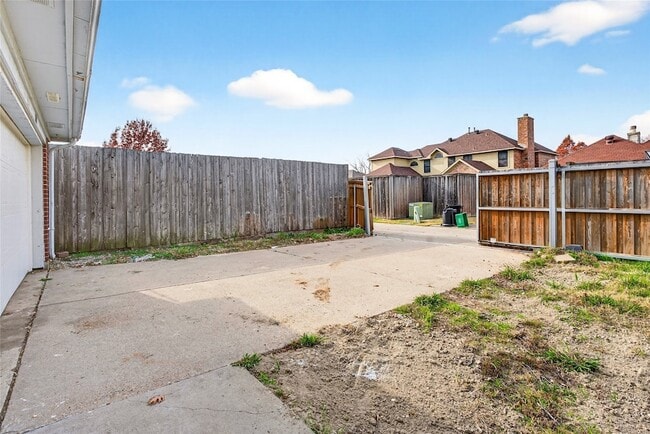 Building Photo - 1617 Briargrove Dr