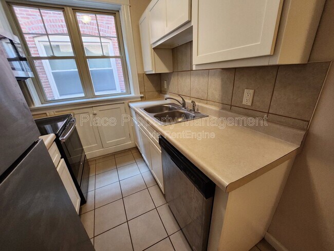 Building Photo - 3145 Halliday Ave