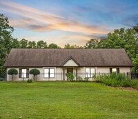 Building Photo - Beautiful 3BR/2BA Duplex near Downtown Covington!