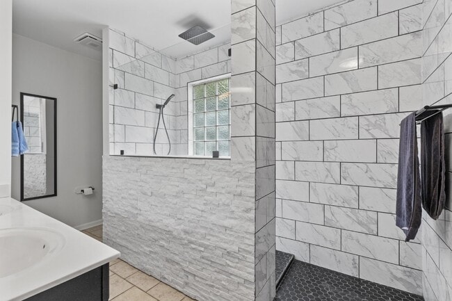 Building Photo - 212 Quail Creek Ct