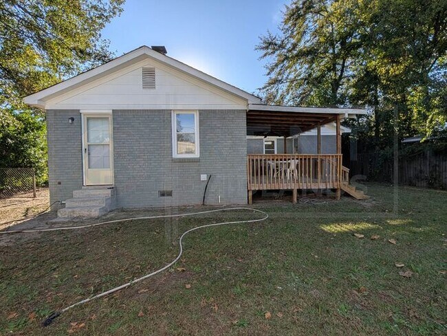 Building Photo - Beautiful Home in Cayce