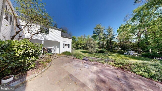 Building Photo - 7309 River Rd