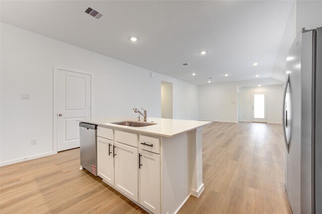 Building Photo - 40650 Balsam Run Ln