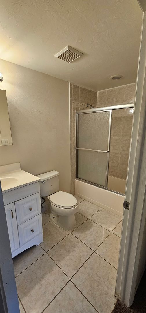 Building Photo - Bright and Spacious 2 Bedroom Condo in Summerlin Trace