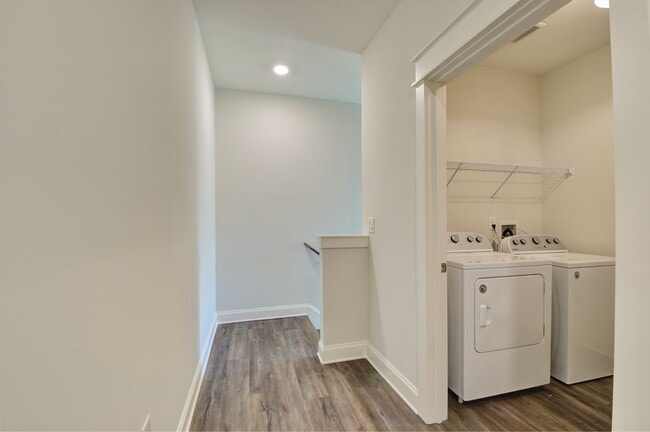 Building Photo - Luxury 3-Bed, 3.5-Bath Townhome in Gatewoo...