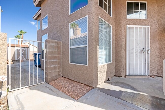 Building Photo - SE!!  Windmill and 215!! Newly remodeled!! All Tile Floors down stairs!! Low Maintenance Desert L...
