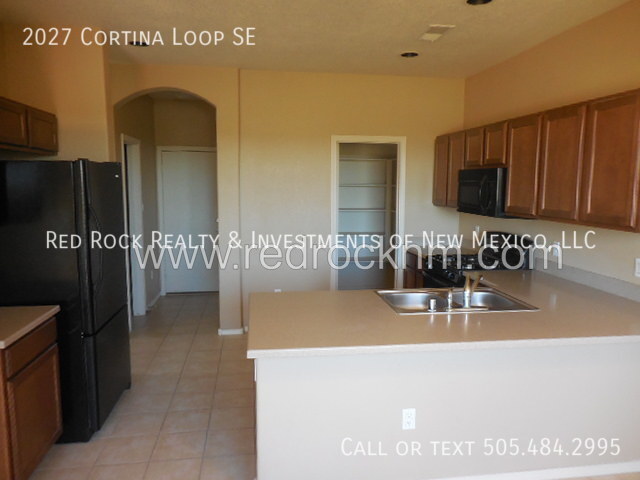 Building Photo - 2BR+Loft/2.5BTH Townhome in Gated Cabezon ...