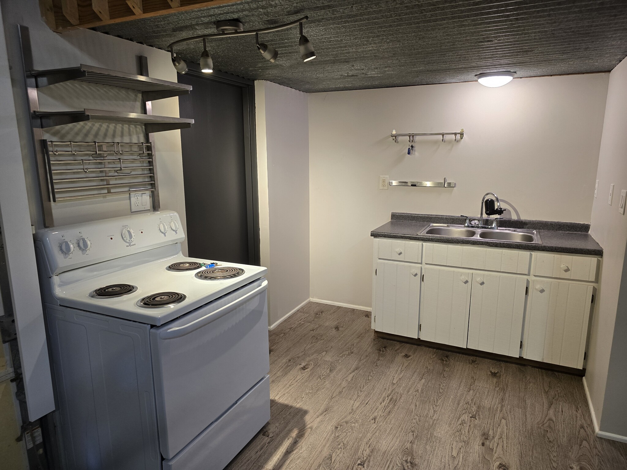 Kitchen - 3612 Barry Ave