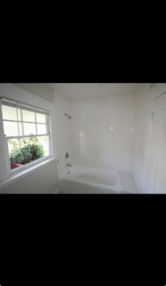 Building Photo - 353 Bellevue Ave