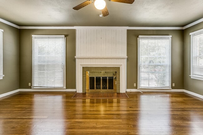 Building Photo - Ready for New Students- 2 Bed, 1 Bath Tudor Home Minutes from TCU- 76109