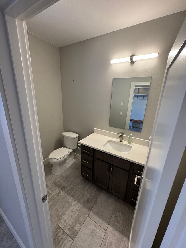 Building Photo - Beautiful 4 Bedroom Home in Desirable Wasilla Neighborhood!