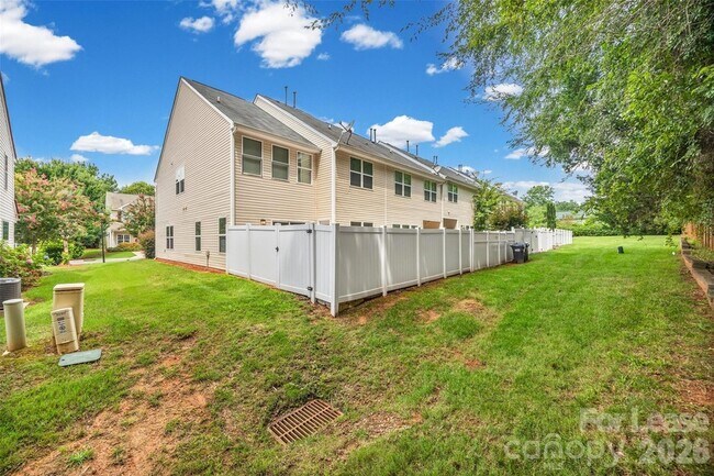 Building Photo - 2090 Shady Pond Dr