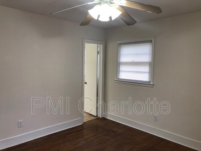 Building Photo - 128 Woodlynn Dr