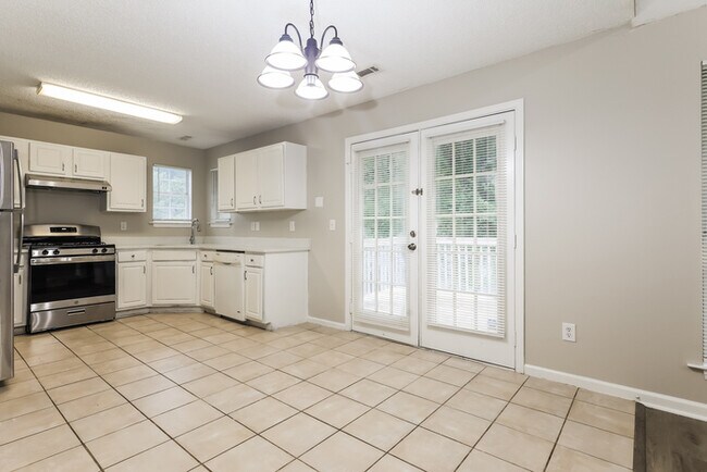 Building Photo - 5-Bedroom Split-Level Home