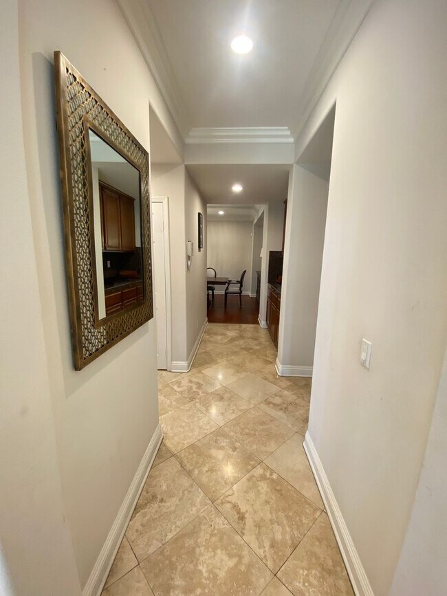 Building Photo - Luxurious 4 Bedroom Fullerton House For Re...