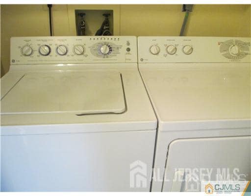 Building Photo - 1406 Woodbridge Commons Way