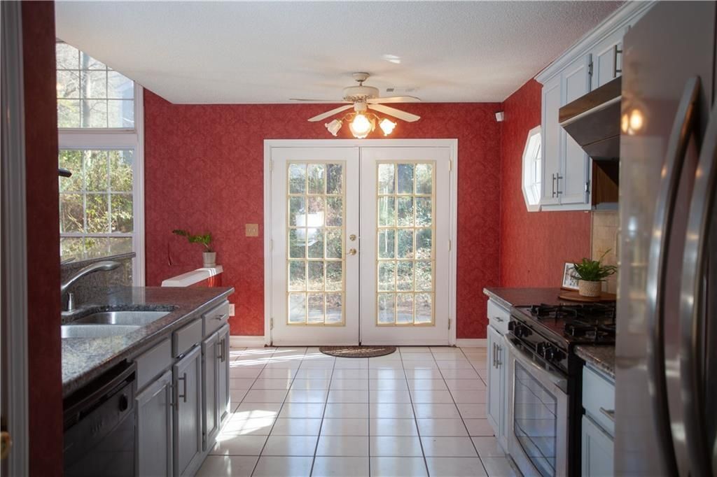 Building Photo - 2825 Binghampton Ln