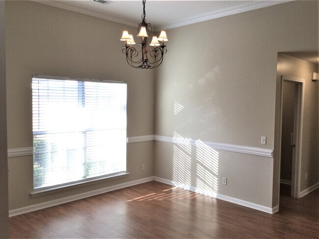 Building Photo - 509 Dresler Rd