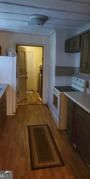 Building Photo - 1574 Colonial Dr