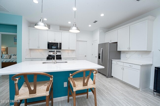 Building Photo - 375 Latitude Dr