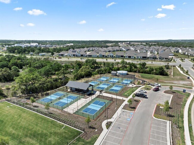 Building Photo - 523 Hallwood Dr