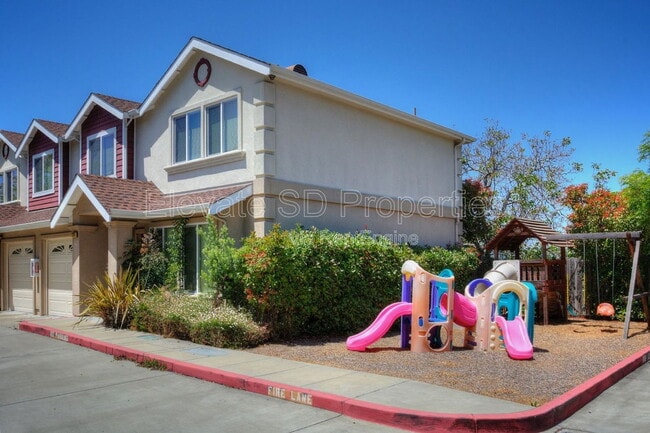 Building Photo - 2854 Grove Way