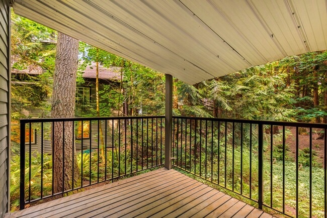 Building Photo - Cozy Redmond 2 Bedroom 2 Bath Condo