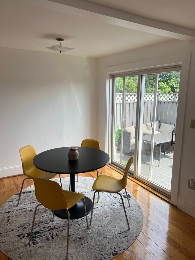 Building Photo - 24 Thurman St