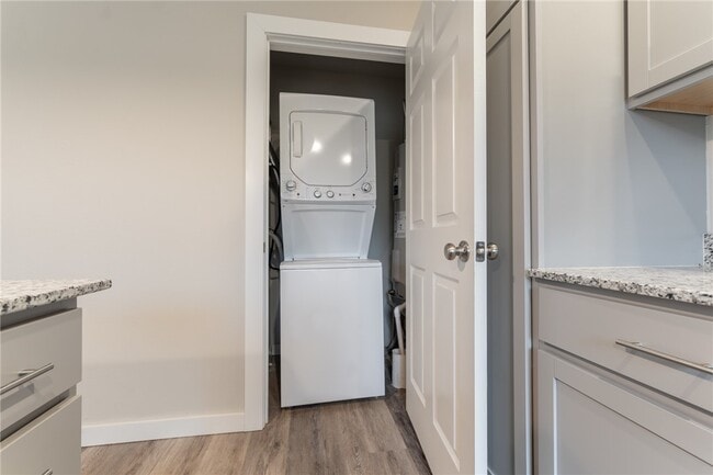 Building Photo - 1370 N Porter Rd