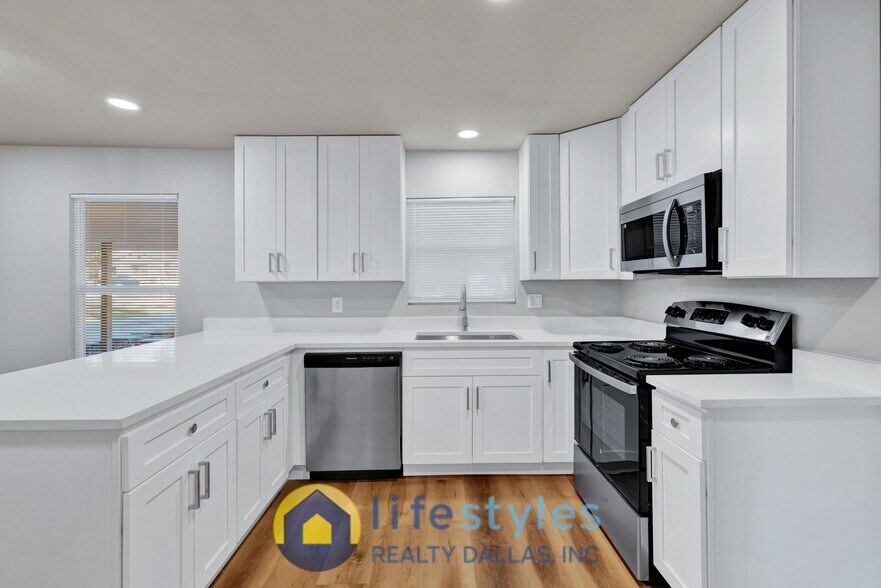 Building Photo - 717 Bonham St