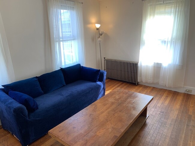 Building Photo - 15 Simmons St