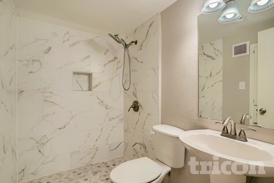 Building Photo - 3605 Wren Ave