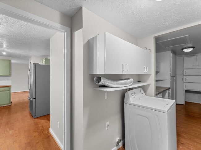 Building Photo - 3513 Castlebury Dr