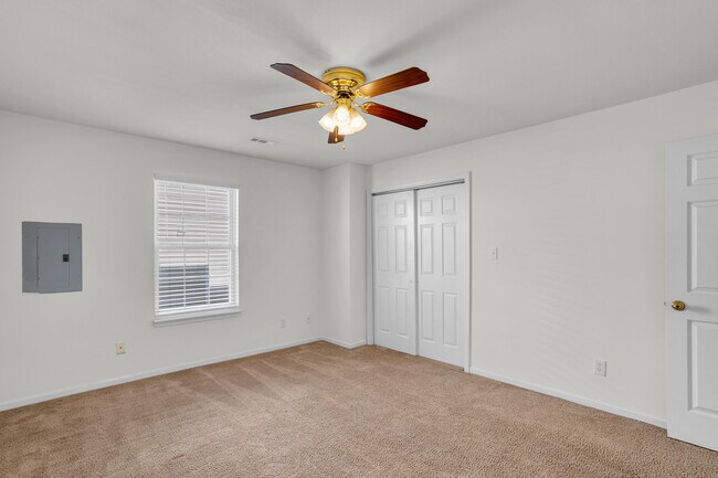 Building Photo - 1704 Juniper Dr