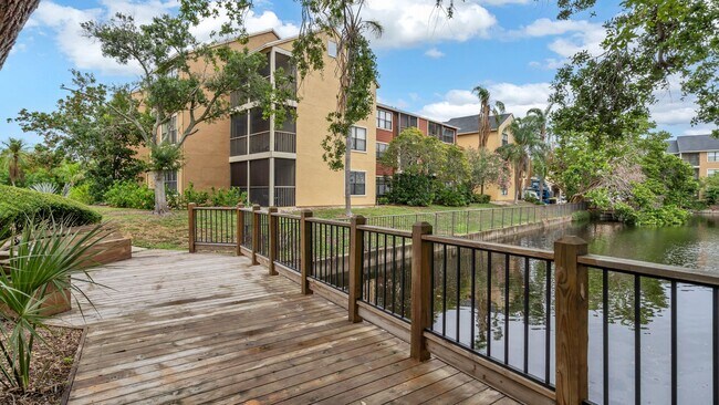 Building Photo - Charming 1BD/1BTH Ground Level Condo in St...