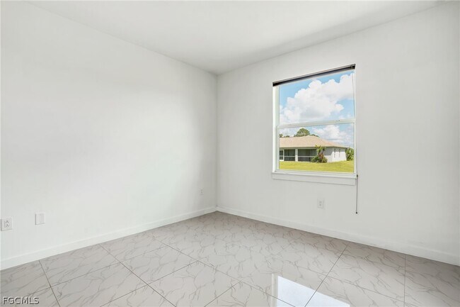 Building Photo - 2725 SW Embers Terrace