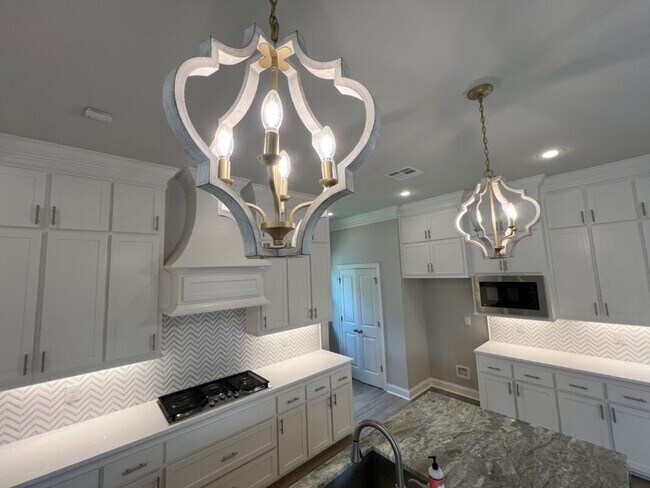 Building Photo - Beautiful 4-Bedroom Home in The Magnificen...