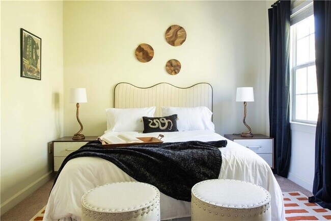 Building Photo - 1402 Markan Dr NE