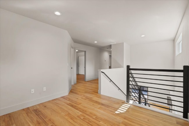 Building Photo - 858 E Margaret Ave