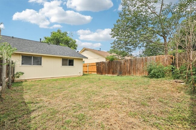 Building Photo - 4003 Stonebridge Dr