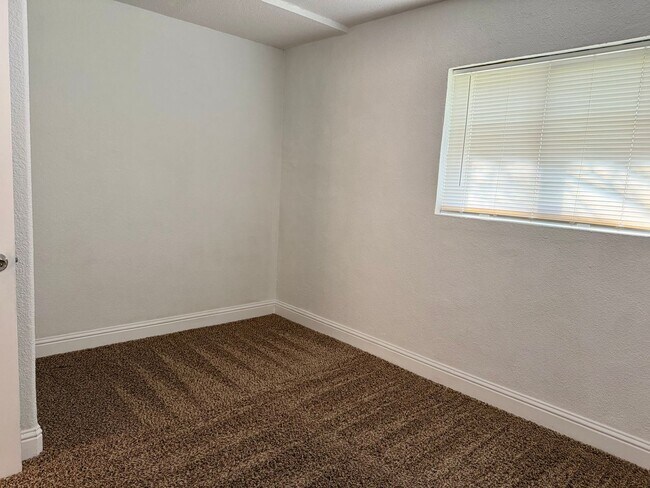 Building Photo - 1710 S Teilman Ave