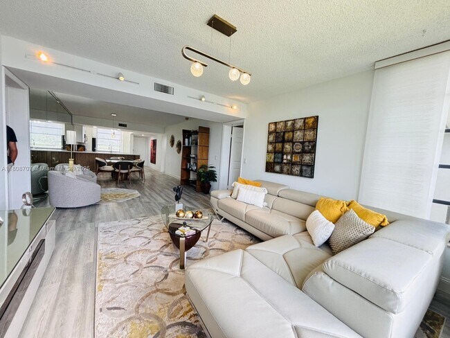 Primary Photo - 1528 Whitehall Dr