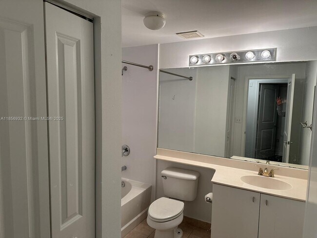 Building Photo - 5800 W Sample Rd