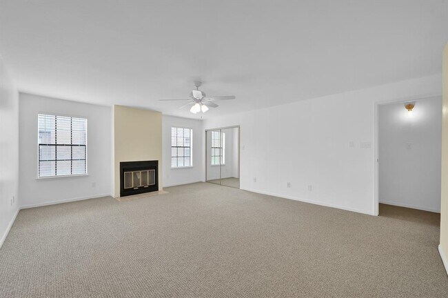 Building Photo - 9850 Pagewood Ln
