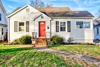 Building Photo - 2 Bedroom Full of Character